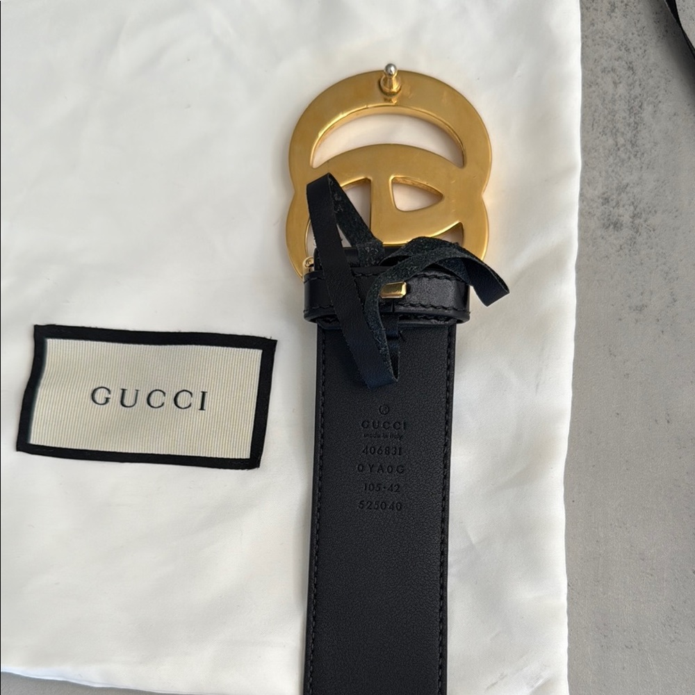 Gucci Black Belt with Gold GG Buckle - Picture 4 of 7